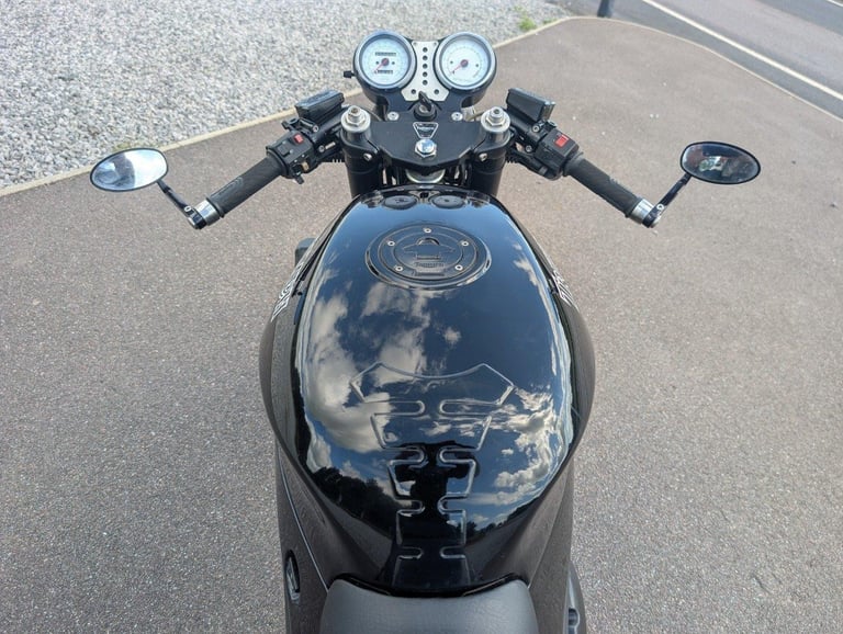 TRIUMPH SPEED TRIPLE 750