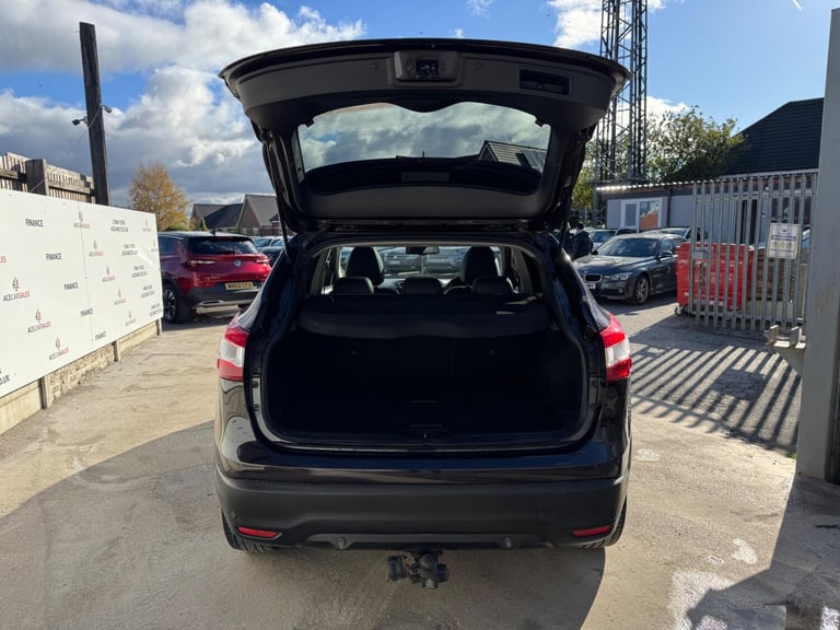 2015 Nissan Qashqai 1.6 dCi Tekna 5dr Xtronic HATCHBACK DIESEL Automatic