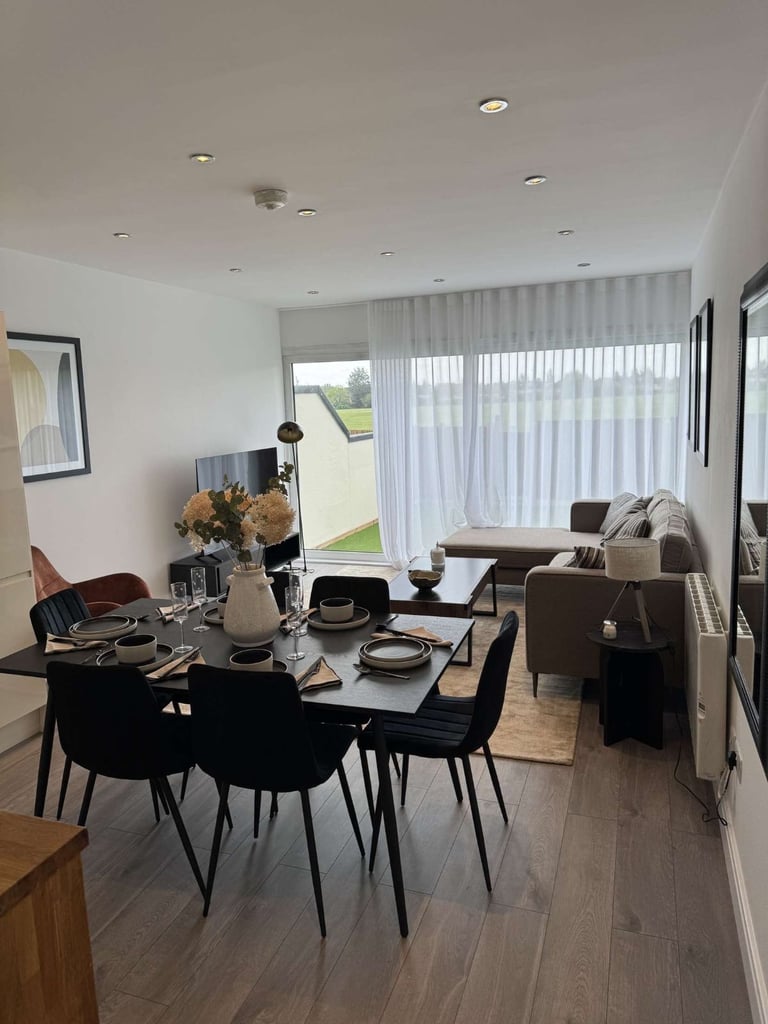 MODERN DOUBLE ROOM IN CHIGWELL - IG8 8NA FOR JUST £897pcm (AVAILABLE NOW+SOME BILLS INCLUDED)