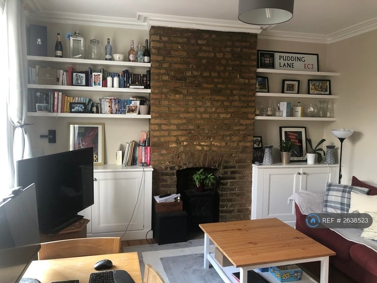 2 bedroom flat in Werter Road, London, SW15 (2 bed) (#2638523)