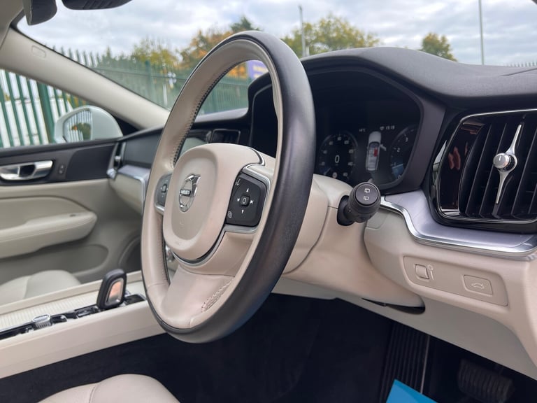 2020 Volvo V60 2.0 B3 MHEV Momentum Estate 5dr Petrol Hybrid Auto Euro 6 (s/s)