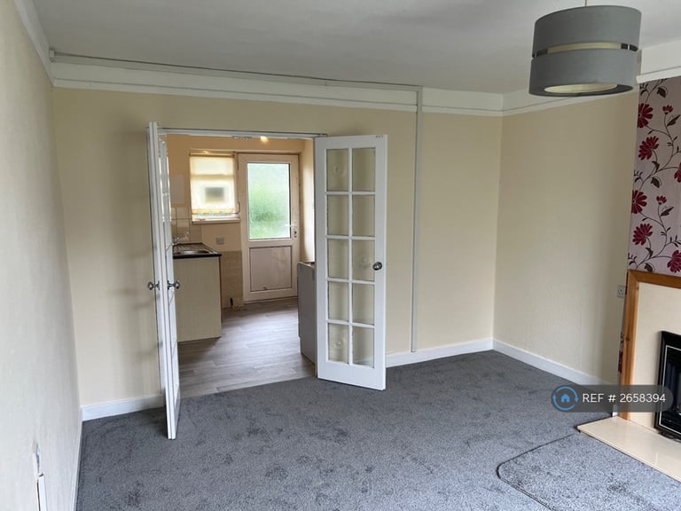 2 bedroom flat in Maes Y Glyn, Llandeilo, SA19 (2 bed) (#2658394)