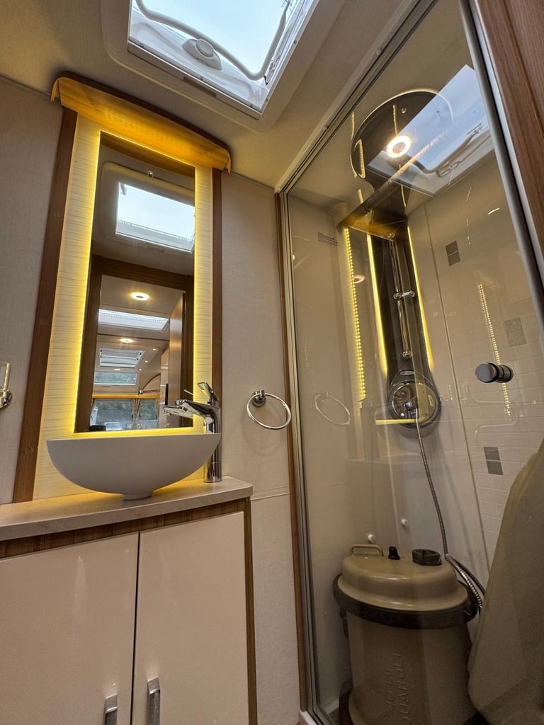 ⭐️ 2017/18 LUNAR CLUBMAN SB ⭐️ 4 BERTH TOURING CARAVAN ⭐️ FULLY SERVICED ⭐️