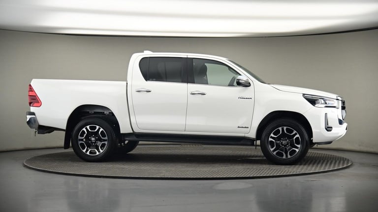 2024 Toyota Hilux 2.8 D-4D Invincible Pickup Double Cab 4dr Diesel Auto 4WD Euro 6 (s/s) (204 Pic...