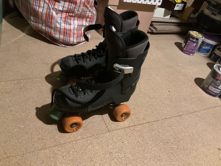 image for Ladies size 6 roller boots