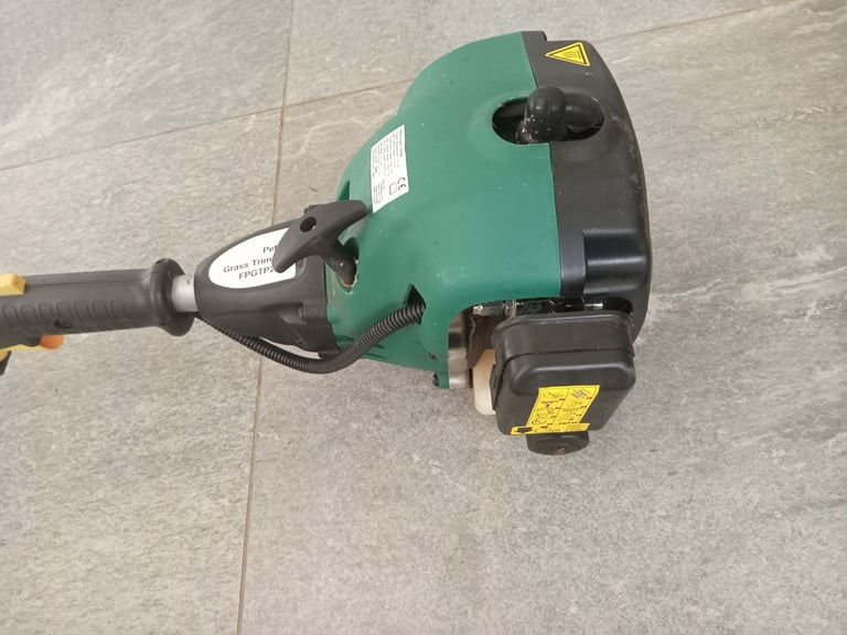 Petrol strimmer 