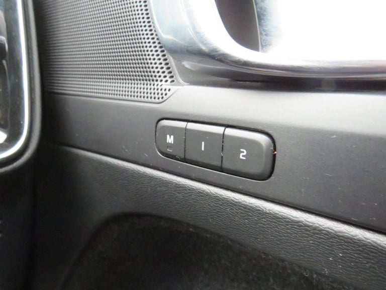 2020 Volvo XC40 2.0 D4 Inscription SUV 5dr Diesel Auto AWD Euro 6 (s/s) (190 ps) ESTATE Diesel Au...