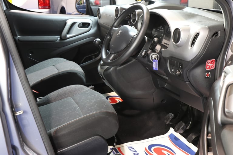 Peugeot Partner Petrol 3/5 Seats Wheelchair Car Wav Disabled Accessible Vehicle 
