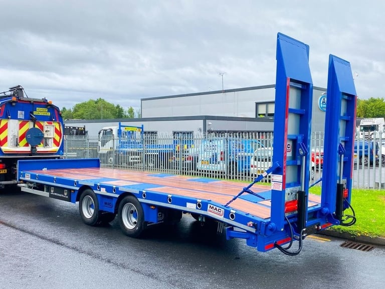 MCCAULEY TANDEM AXLE DRAWBAR LOADER 