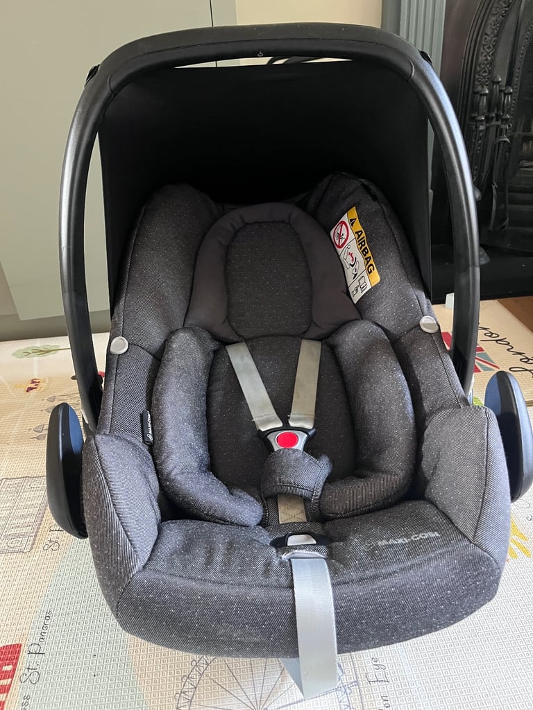 Maxi cosi Rock I-size car seat with newborn inset and buggy adapters 