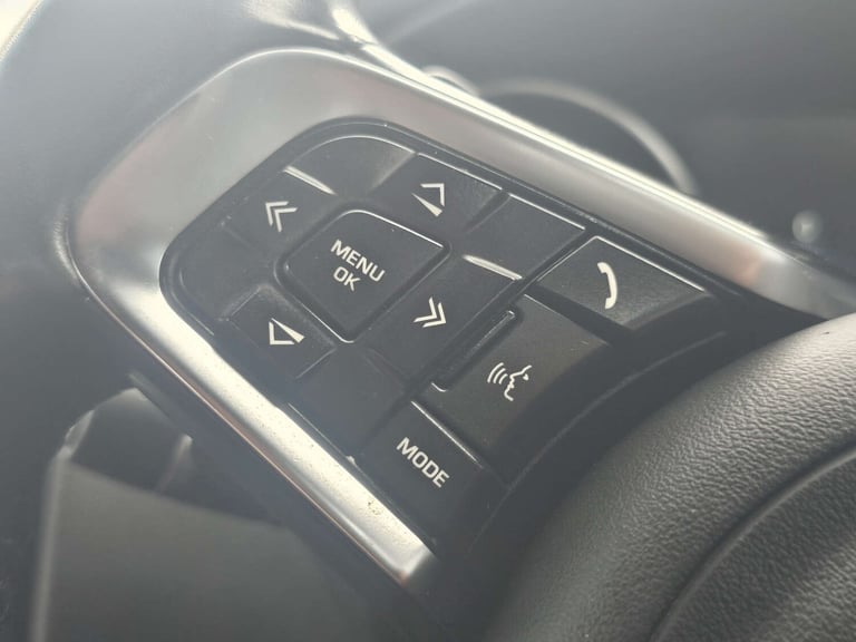 2017 Jaguar F-Pace 2.0 F-PACE R-Sport AWD D Auto 4WD 5dr SUV Diesel Automatic