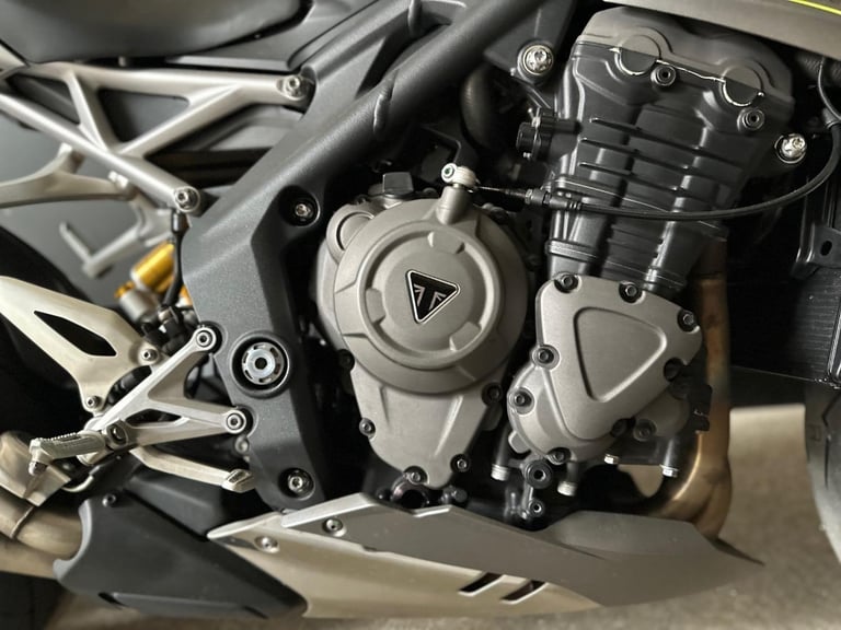 STUNNING ONE OWNER 2021/21 TRIUMPH SPEED TRIPLE 1200 RS MOTORCYCLE