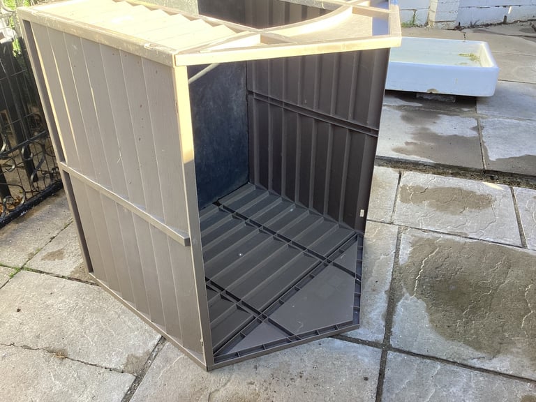 Dog kennel 