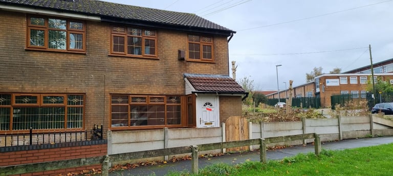 Fully Renovated 3-Bedroom Semi in Chadderton – Available Immediately