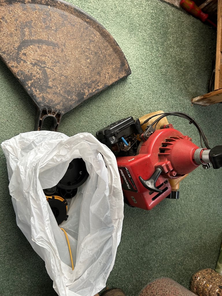 Petrol strimmer not working *spares or repairs* free to collect Saturday only