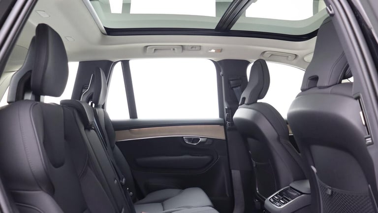 2025 Volvo XC90 B5 (P) AWD Plus Dark (Sunroof, Harman Kardon Sound, 360 Camera, BLIS) ESTATE Petr...