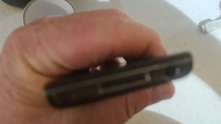 Samsung yp-p3 8gb mp3 player. Must Read carefully. 