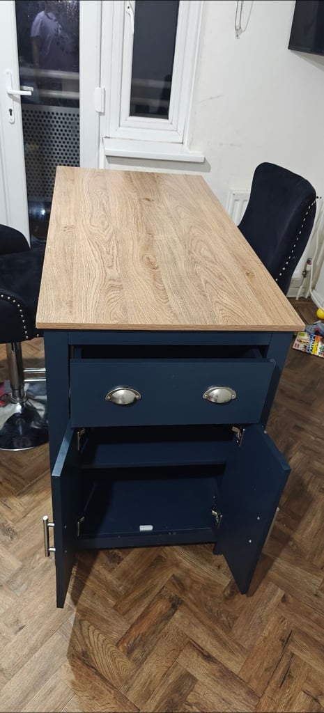 Breakfast bar with two high velvet chairs