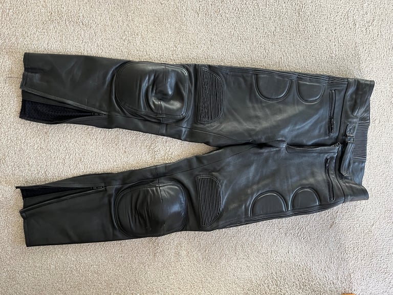 Men’s leather trousers 