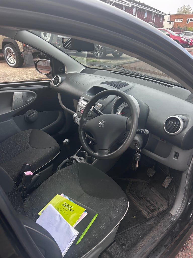 Peugeot, 107, Hatchback, 2010, Manual, 998 (cc), 5 doors