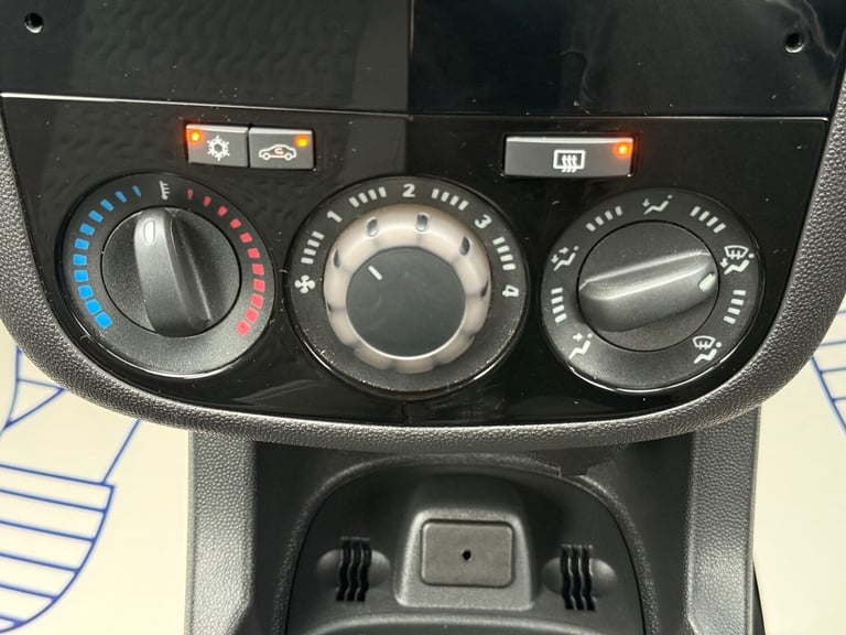 2015 Vauxhall Corsa 1.4 SE 3dr HATCHBACK PETROL Manual