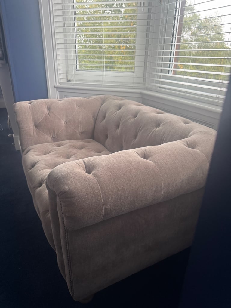 Cuddle couch /love chair 
