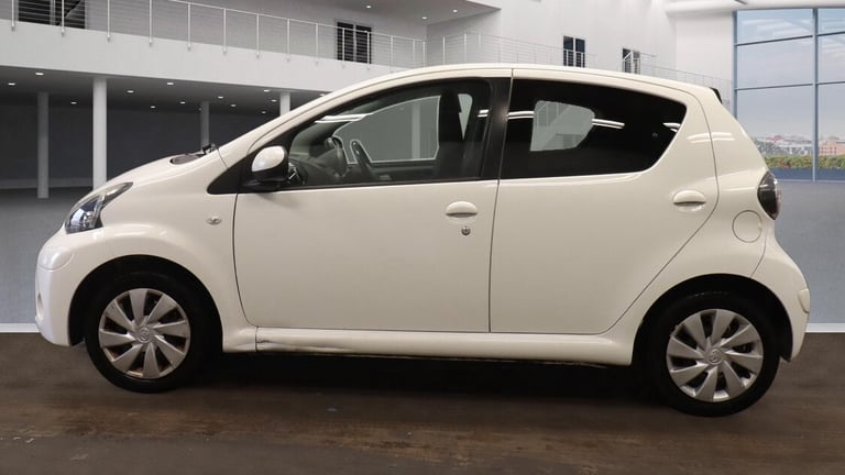 2013 Toyota AYGO 1.0 VVT-i Move with Style 5dr HATCHBACK Petrol Manual