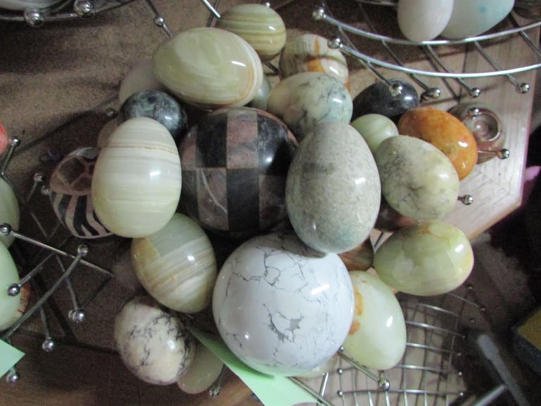 HUGE Collection of 315 x Various Marble / Onyx / Alabaster Eggs