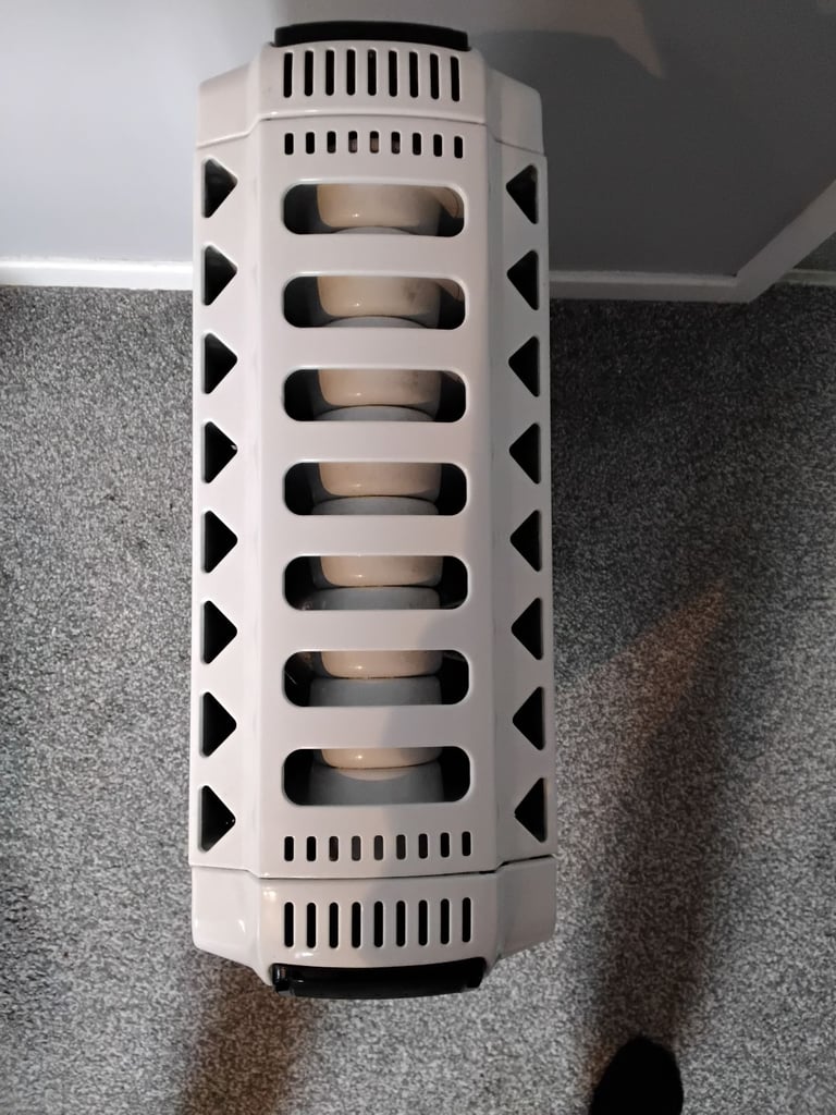 Oil filled deLonghi radiator