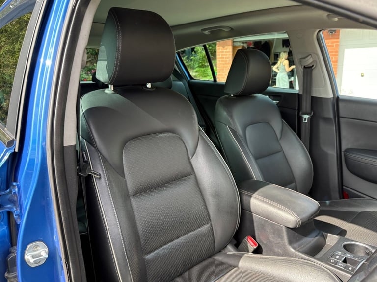 Kia Sportage 2.0 Diesel ISG 4 AWD Auto.Heated leather,reverse camera,pan roof