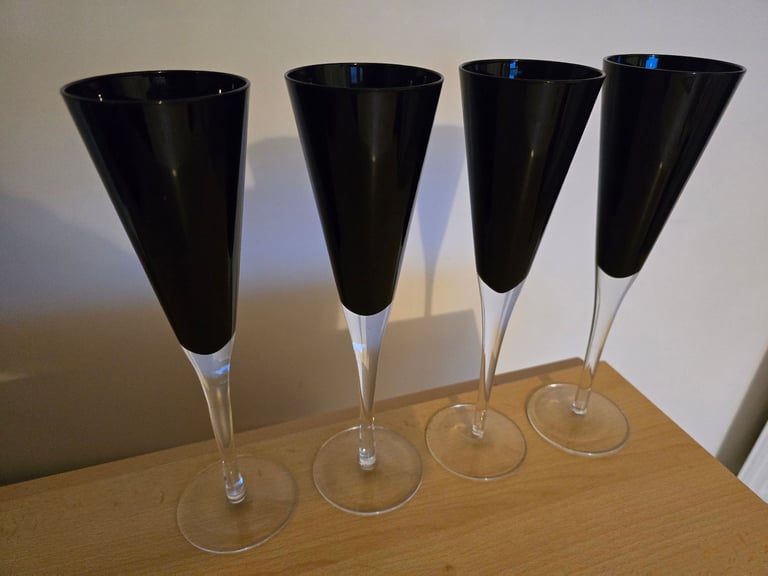 image for X4 Prosecco glasses 