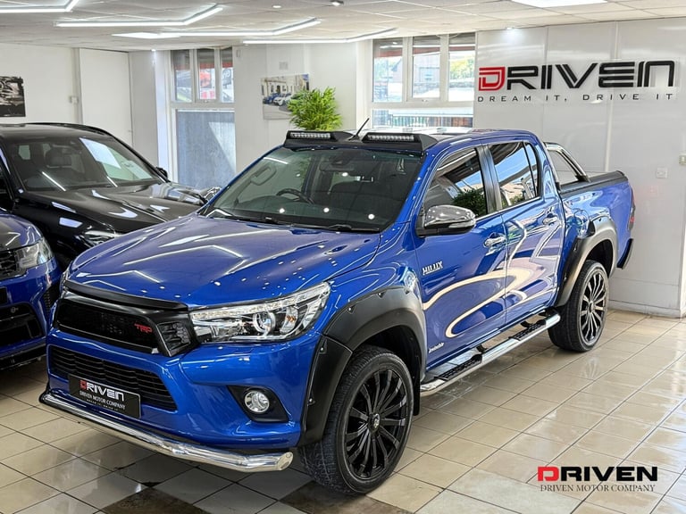 HUGE SPEC! TOYOTA HILUX INVINCIBLE 2.4 D-4D 4WD AUTO + NO VAT + FREE DELIVERY!