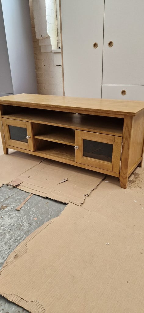 image for Argos home Islington tv unit 2 doors - solid oak - assembled 