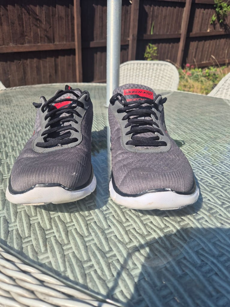 Sketchers trainers