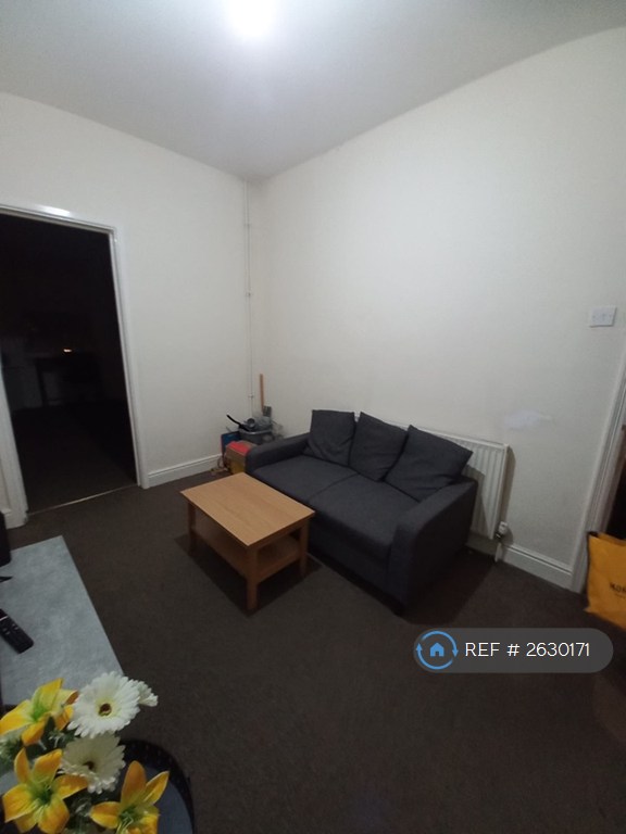 1 bedroom flat in Colwick Road, Nottingham, NG2 (1 bed) (#2630171)