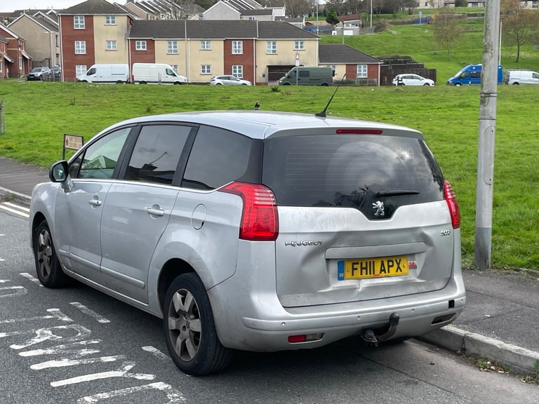 Peugeot, 5008, MPV, 2011, Semi-Auto, 1560 (cc),5 doors - Image 4