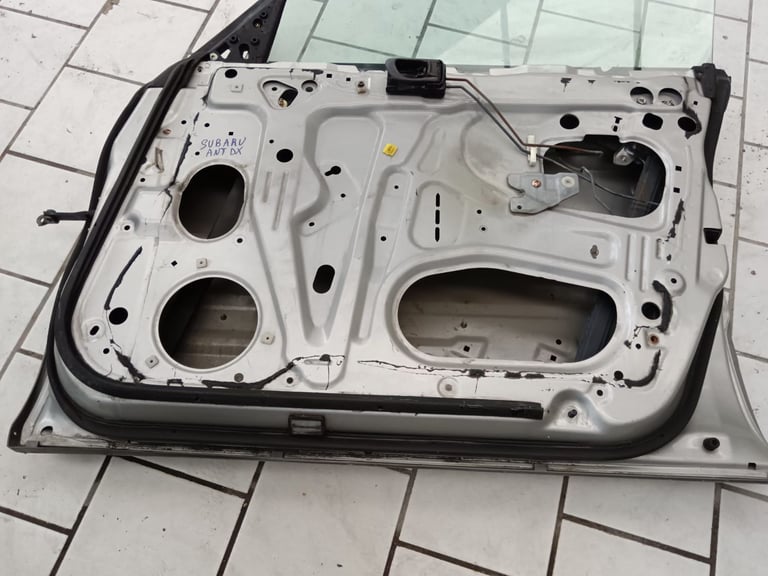 Rh door for Subaru Forester