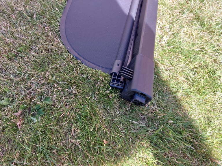 Parcel shelf