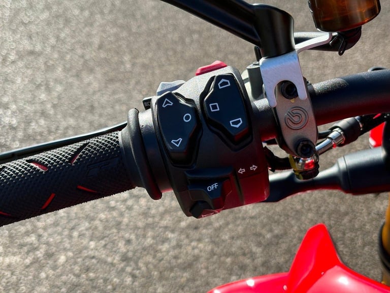 DUCATI STREETFIGHTER V4 S