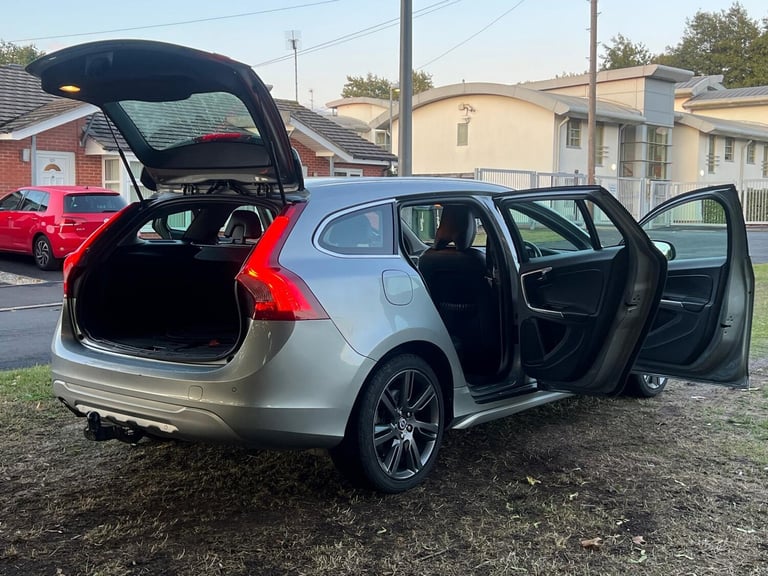 2010 Volvo V60 D3 [163] SE Lux 5dr Geartronic ESTATE Diesel Automatic