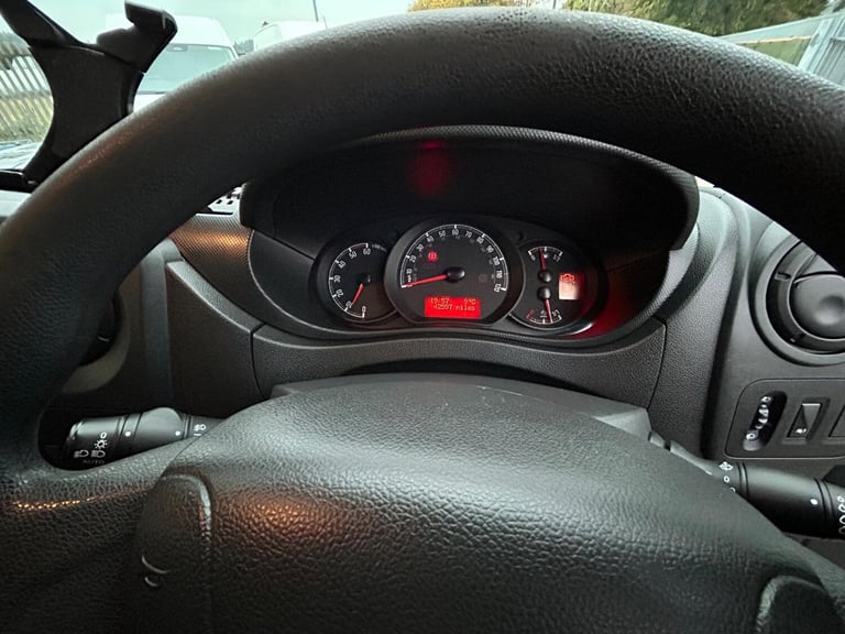 VAUXHALL MOVANO 2.3 CDTi 3500 Lo Loader Box Luton Van Air Con White Manual Diese