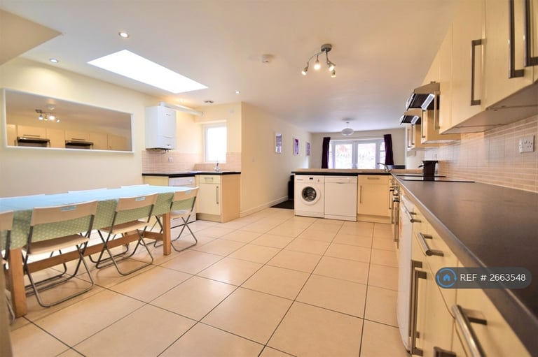 9 bedroom house in Russell Street, Cardiff, CF24 (9 bed) (#2663548)
