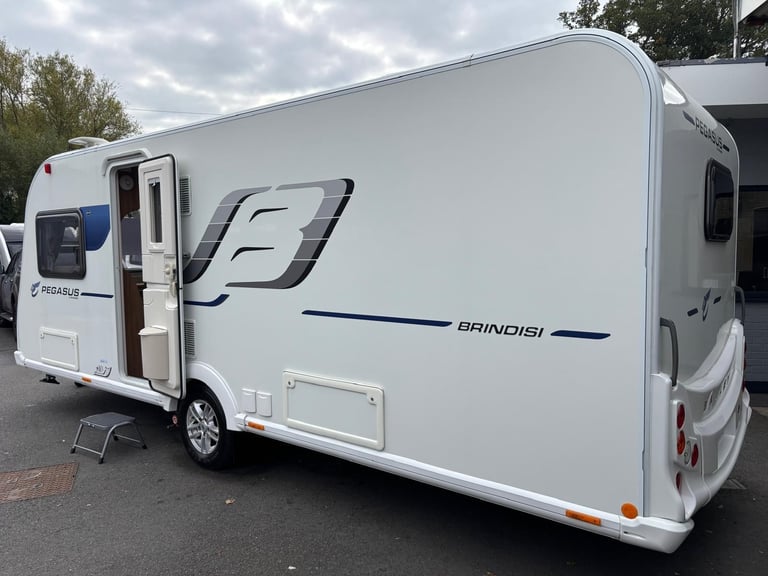 2017 BAILEY PEGASUS BRINDISI, 4 BERTH WITH ISLAND BED, NEW MATTRESS