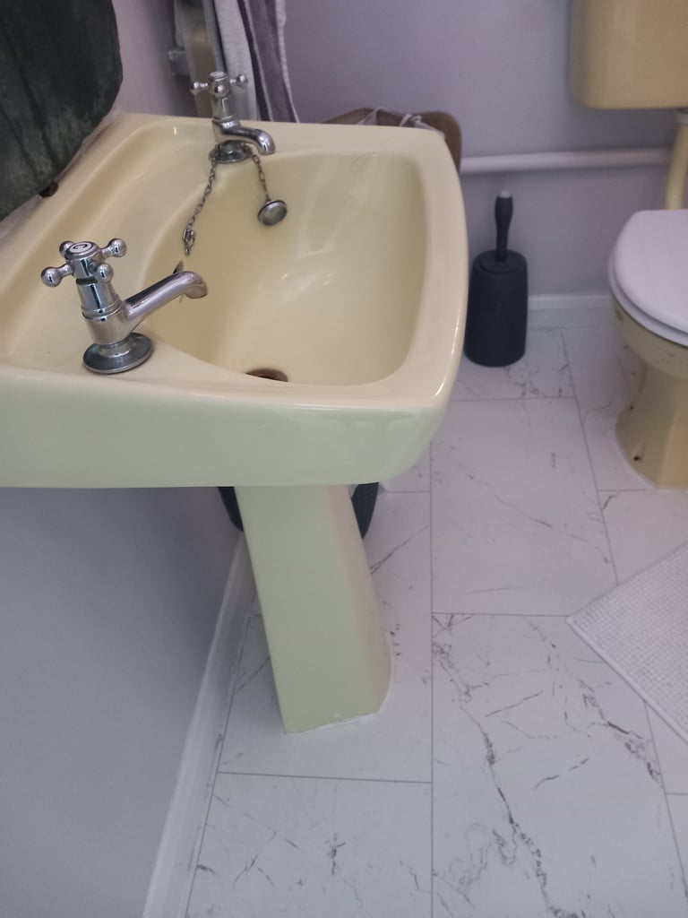 Vintage Bathroom Suite TWYFORDS Primrose yellow 