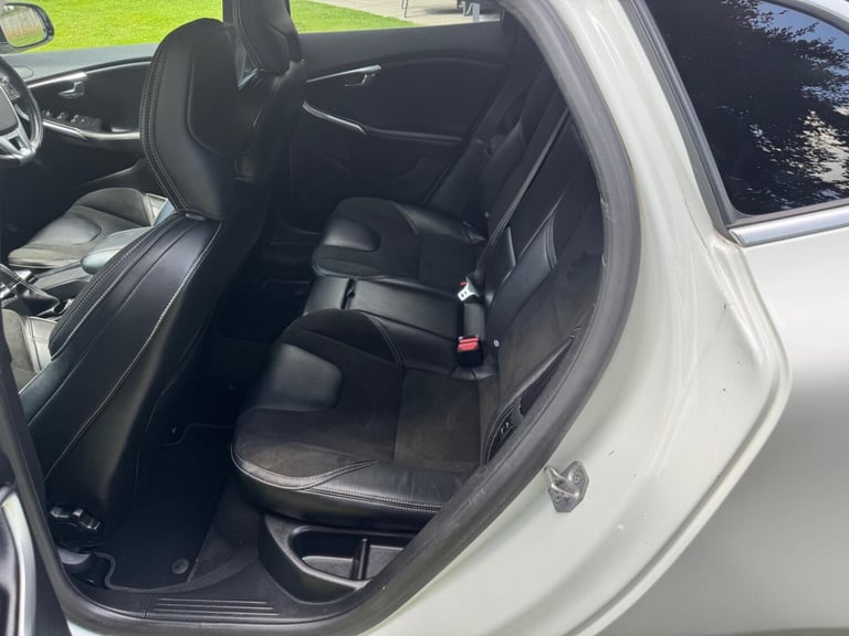 VOLVO V40 2.0 R-Design D4 2015