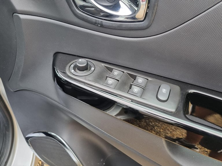 2014 Renault Captur 1.5 dCi ENERGY Dynamique S MediaNav Euro 5 (s/s) 5dr HATCHBACK Diesel Manual