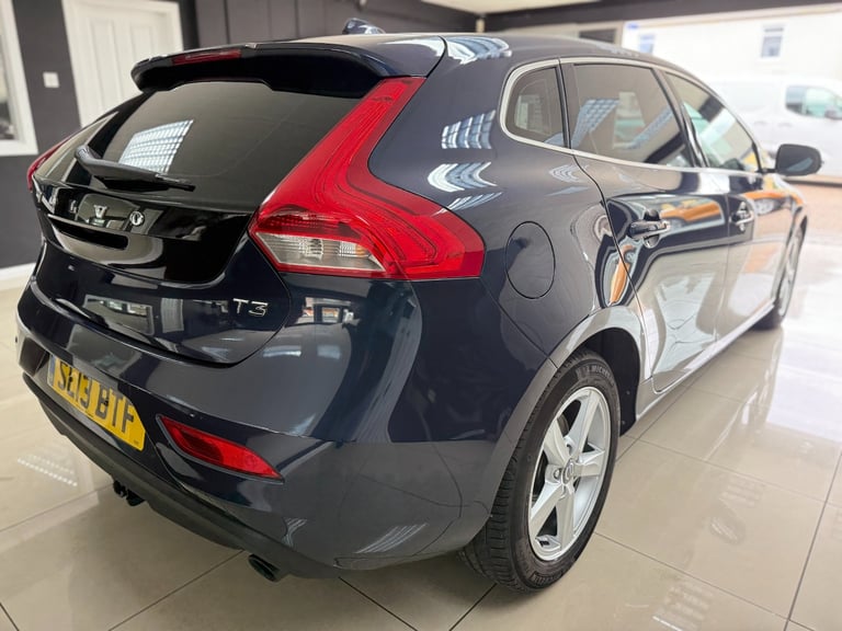 Volvo V40 1.6 T3 SE Blue Hatchback 61MPG Sat Nav WARRANTY 12 MONTHS MOT