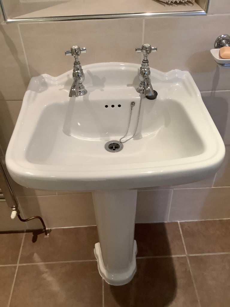 Bathroom sink