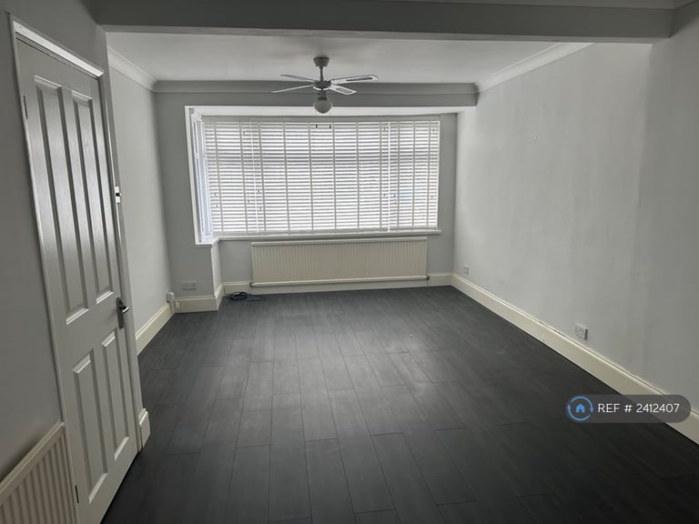 3 bedroom house in Upper Rainham Road, Hornchurch, RM12 (3 bed) (#2412407)
