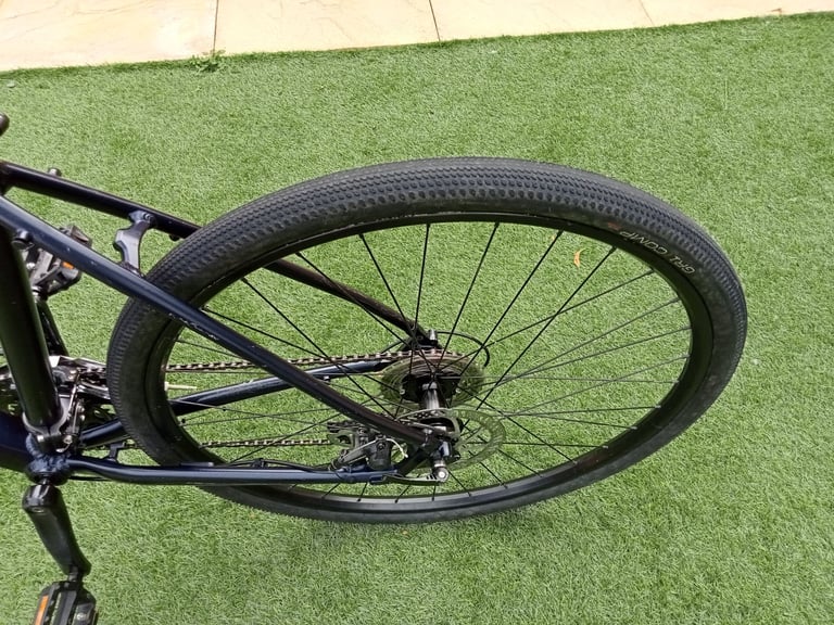 Trek Dual Sport Hybrid Mountain Bike.